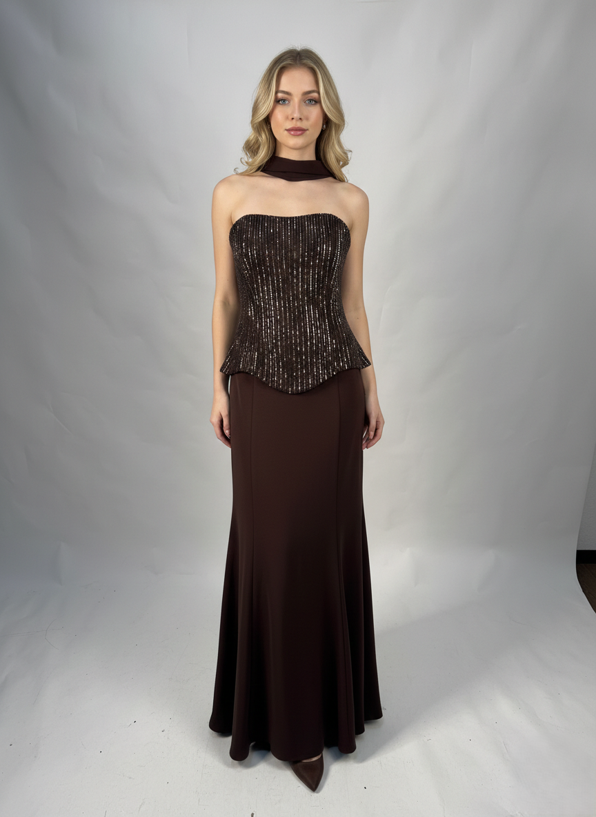 Langes Abendkleid mit Pailletten und Choker E371