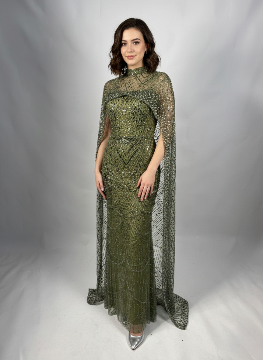 Verziertes Langes Abendkleid mit Cape-Detail  E342