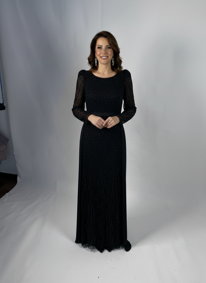 Langes Abendkleid mit Stickerei und transparenten Tüllärmeln E368