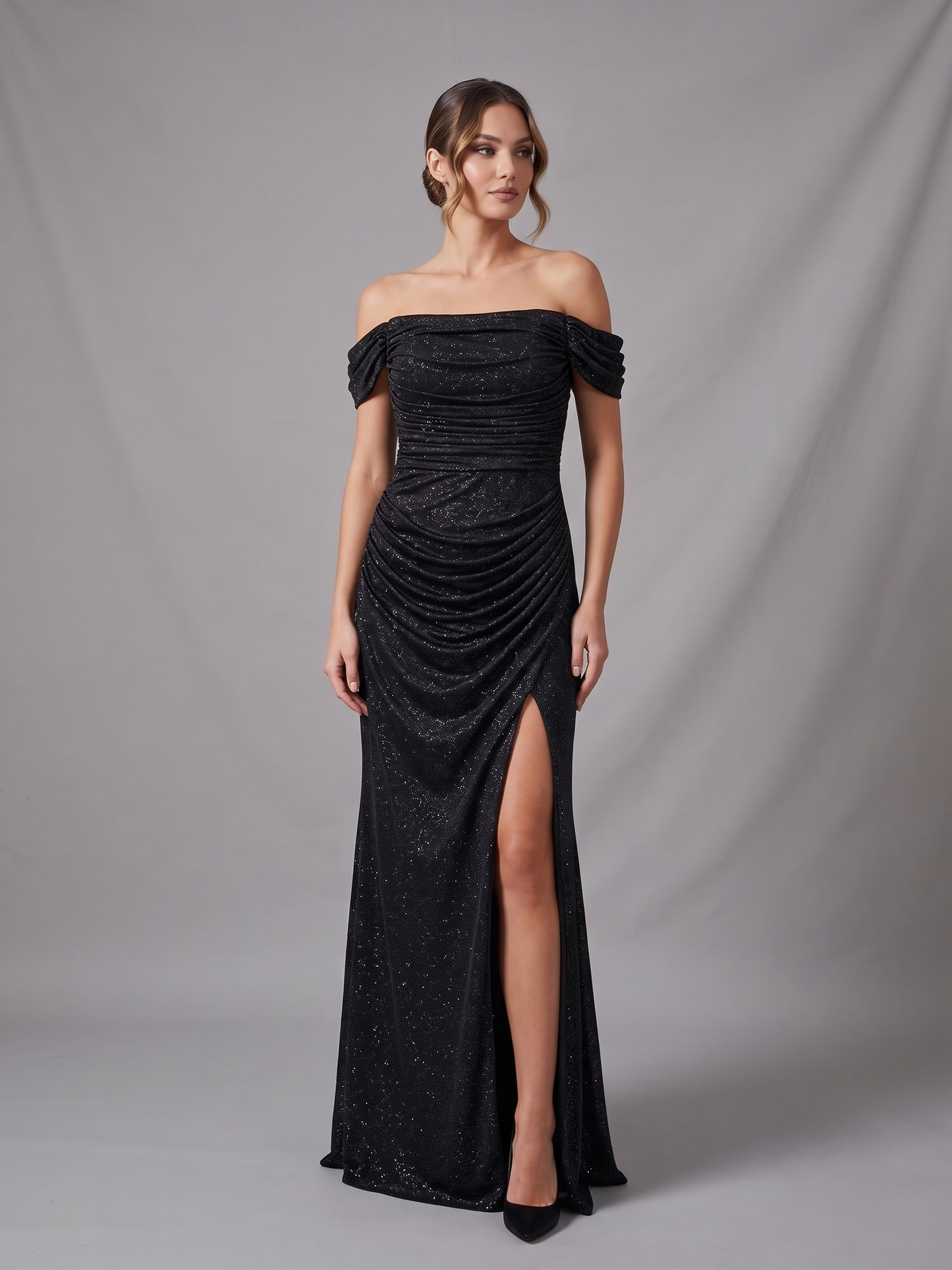 Langes Abendkleid mit Drapierung, Carmen-Ausschnitt und Schlitz E363