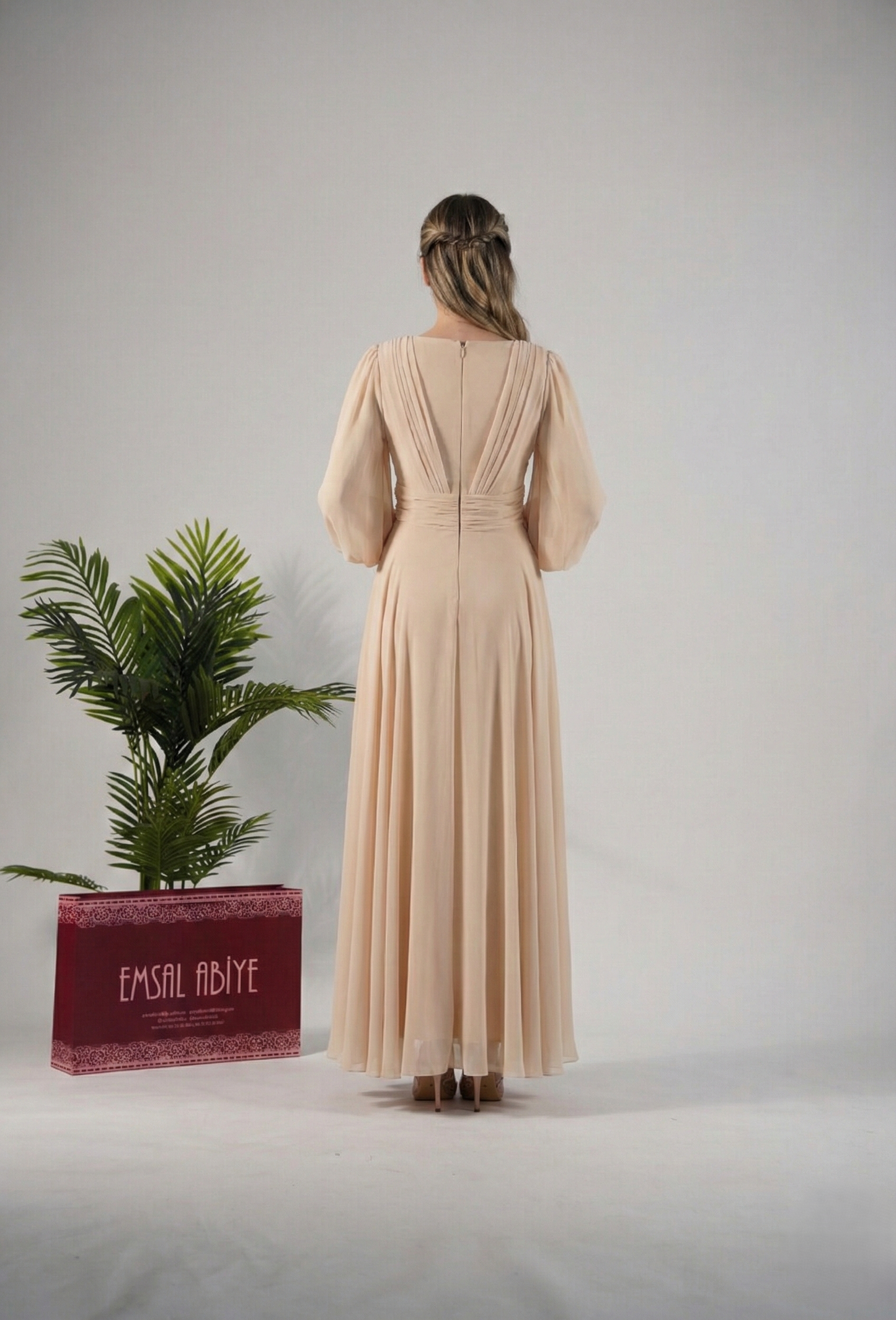 Chiffon-Abendkleid mit V-Ausschnitt und langen Ärmeln E348