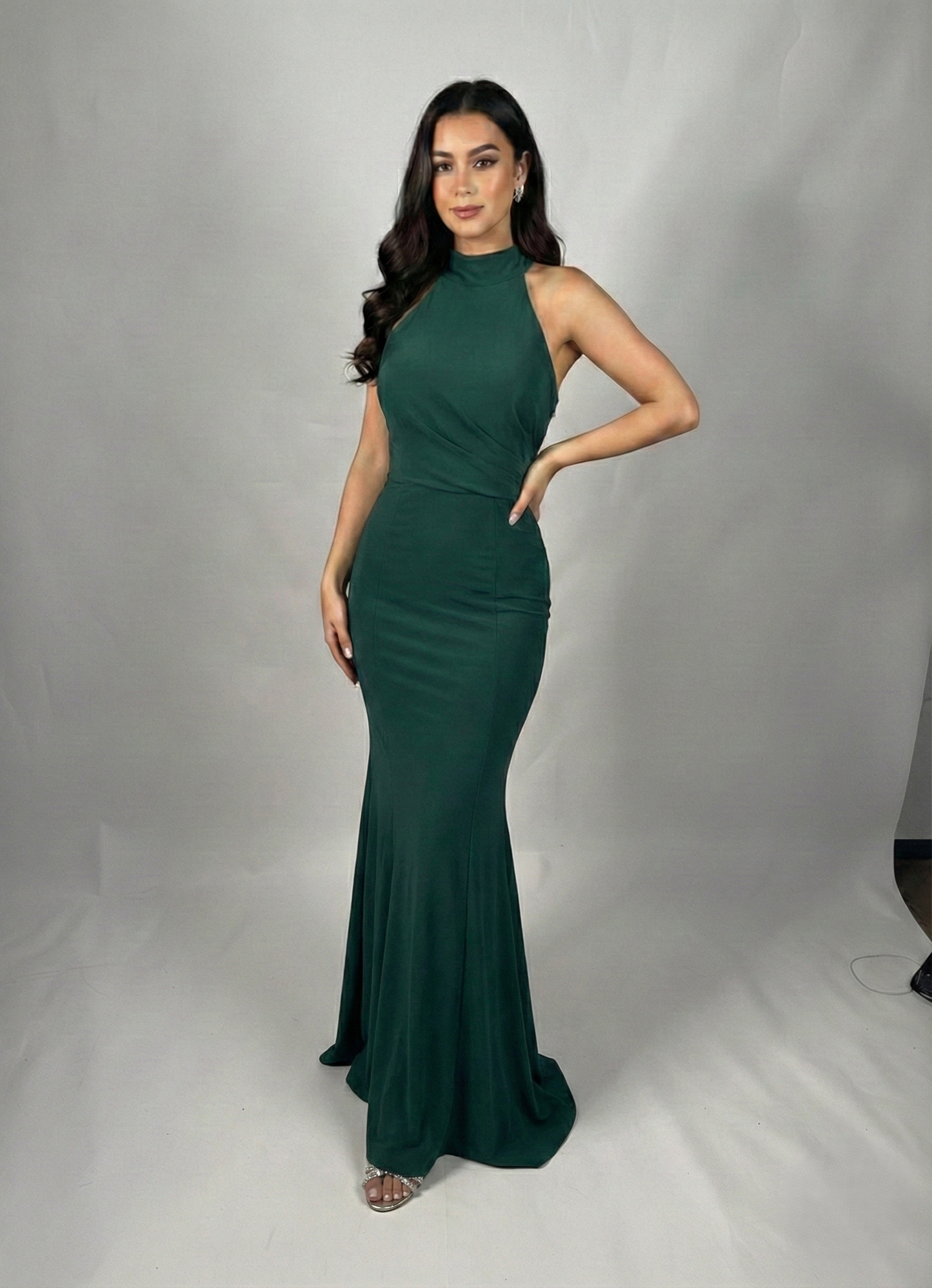 Aus leichtem Chiffon gefertigt, überzeugt dieses Kleid mit einem fließenden Schnitt E336