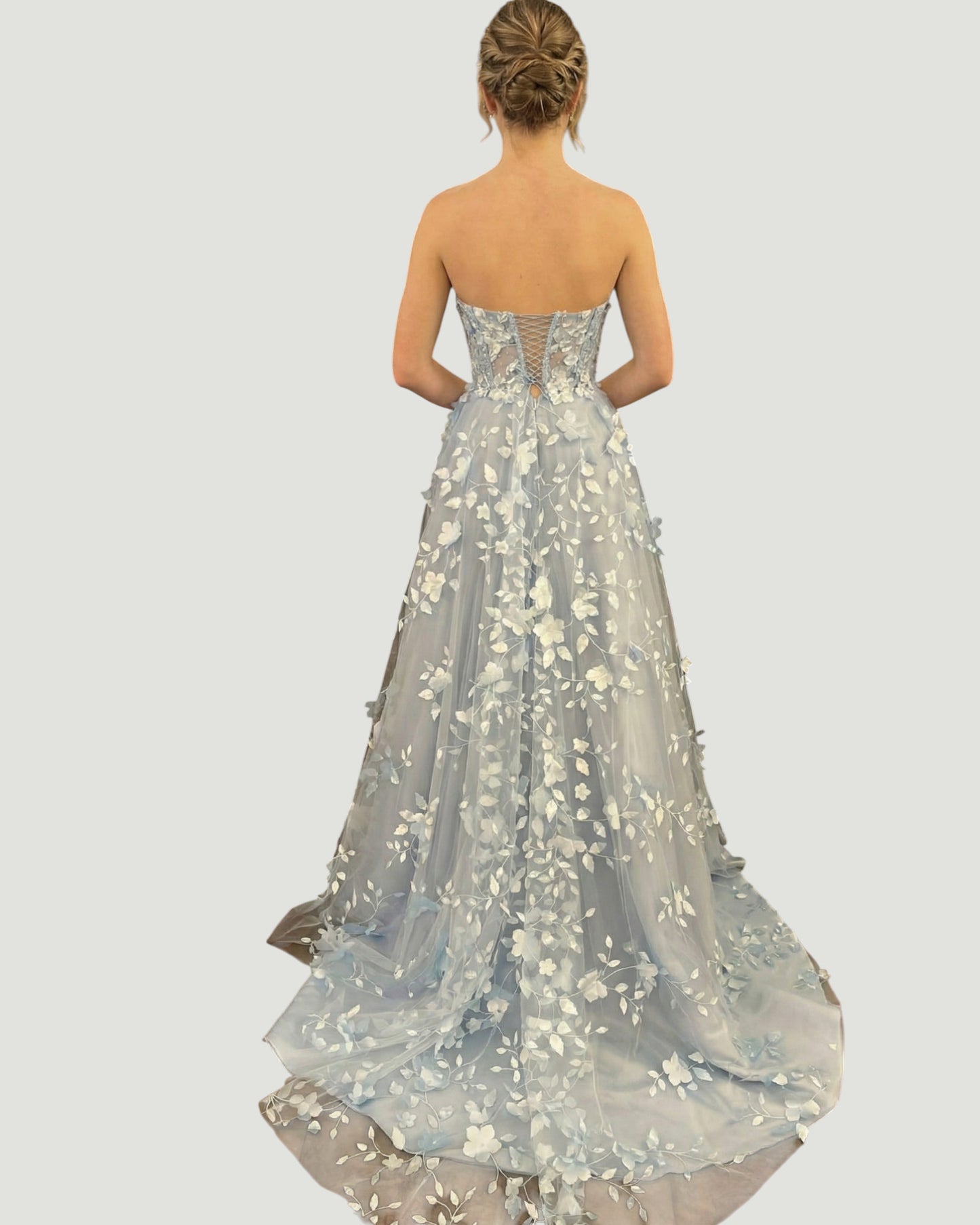 Trägerloses Tüll-Abendkleid mit 3D-Blüten - E304