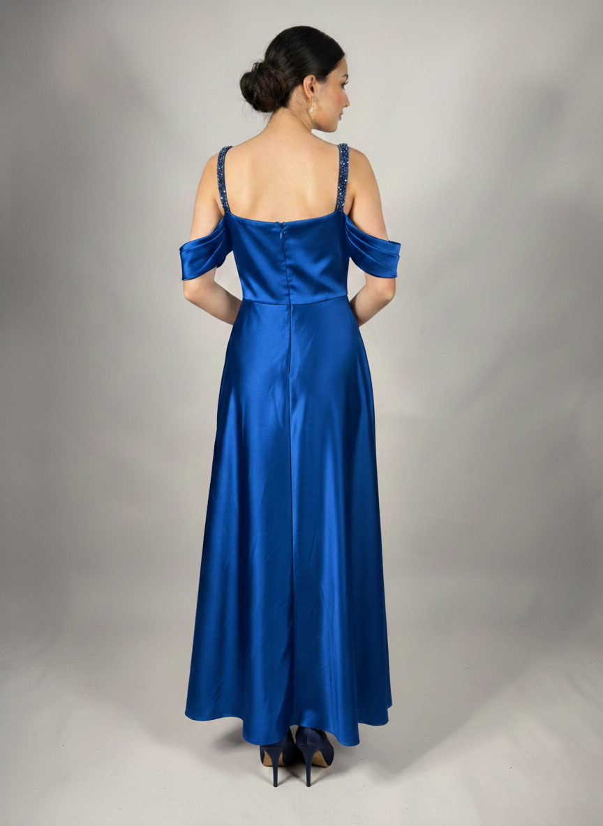 Langes Satin-Abendkleid mit Drapiertem Oberteil E355