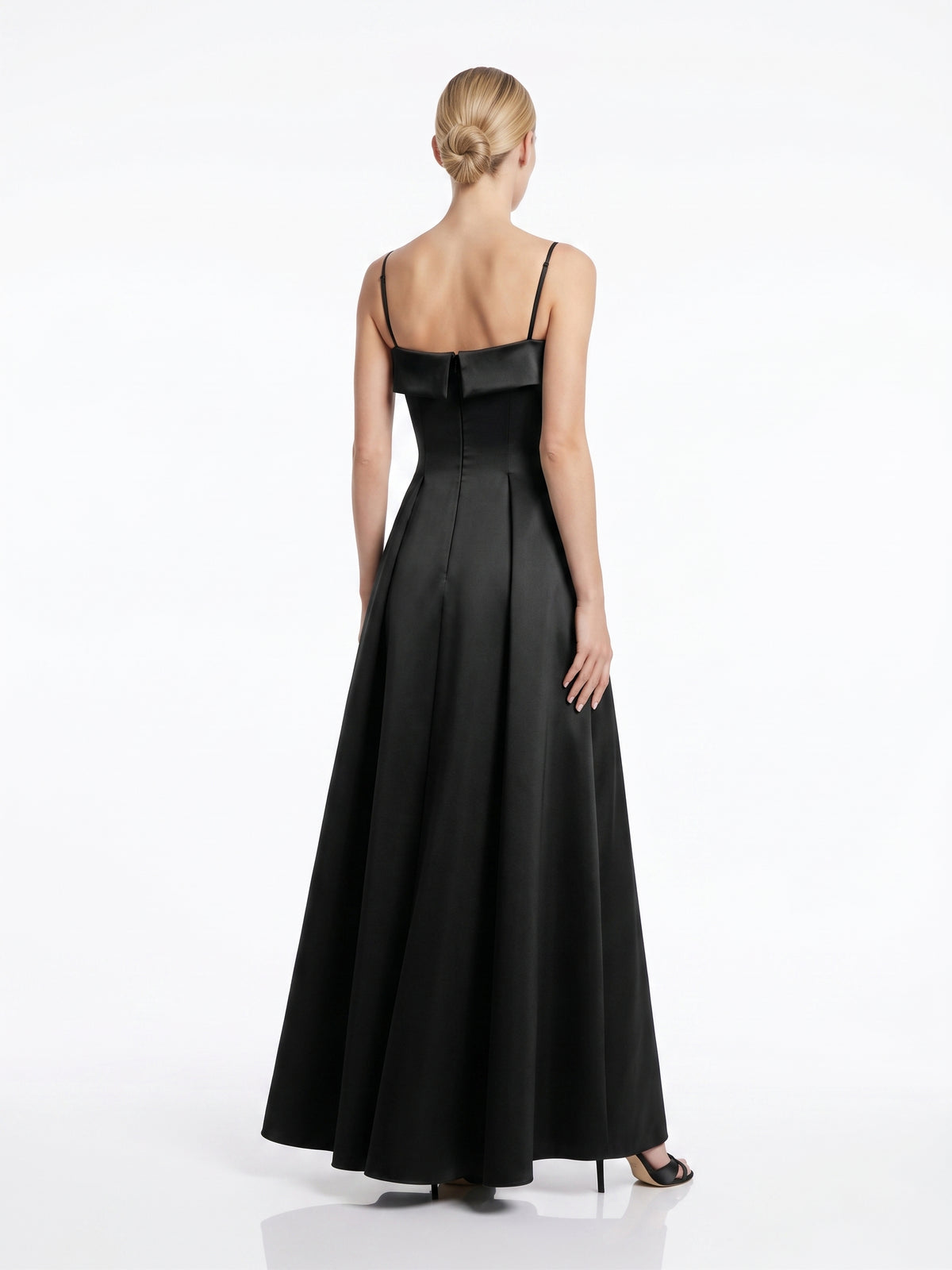 Schulterfreies Langes Abendkleid aus Satin E367