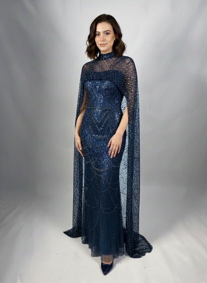 Verziertes Langes Abendkleid mit Cape-Detail  E342