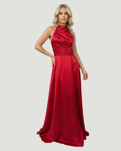 Dieses elegante, bodenlange Satinkleid besticht durch seinen modernen Neckholder-Schnitt E300