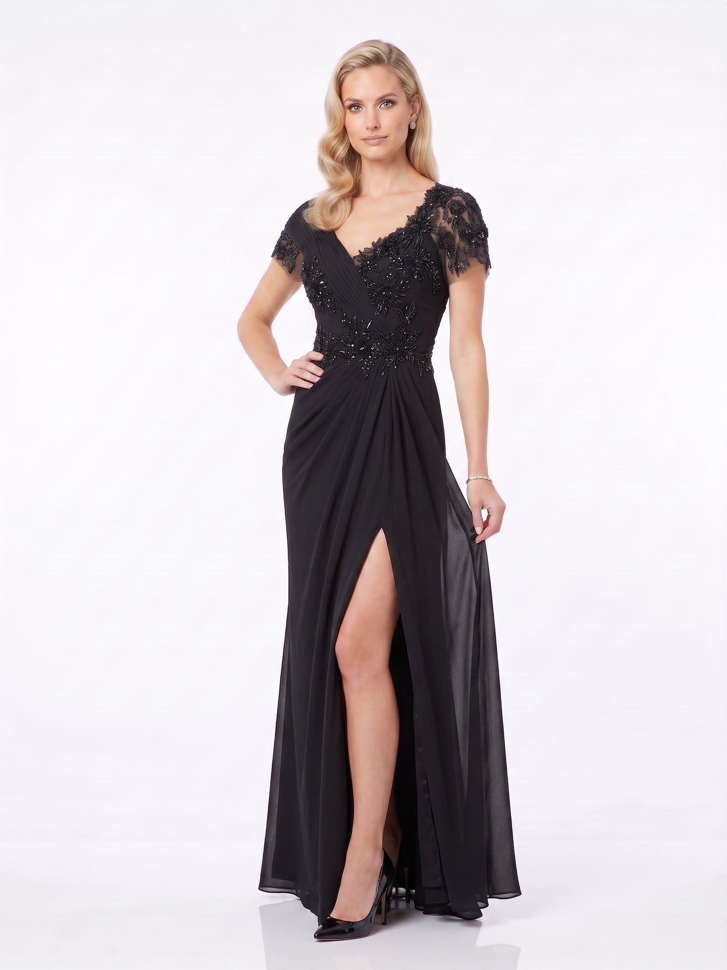 Elegantes marineblaues Abendkleid mit floralen Applikationen und Beinschlitz Beschreibung: e403