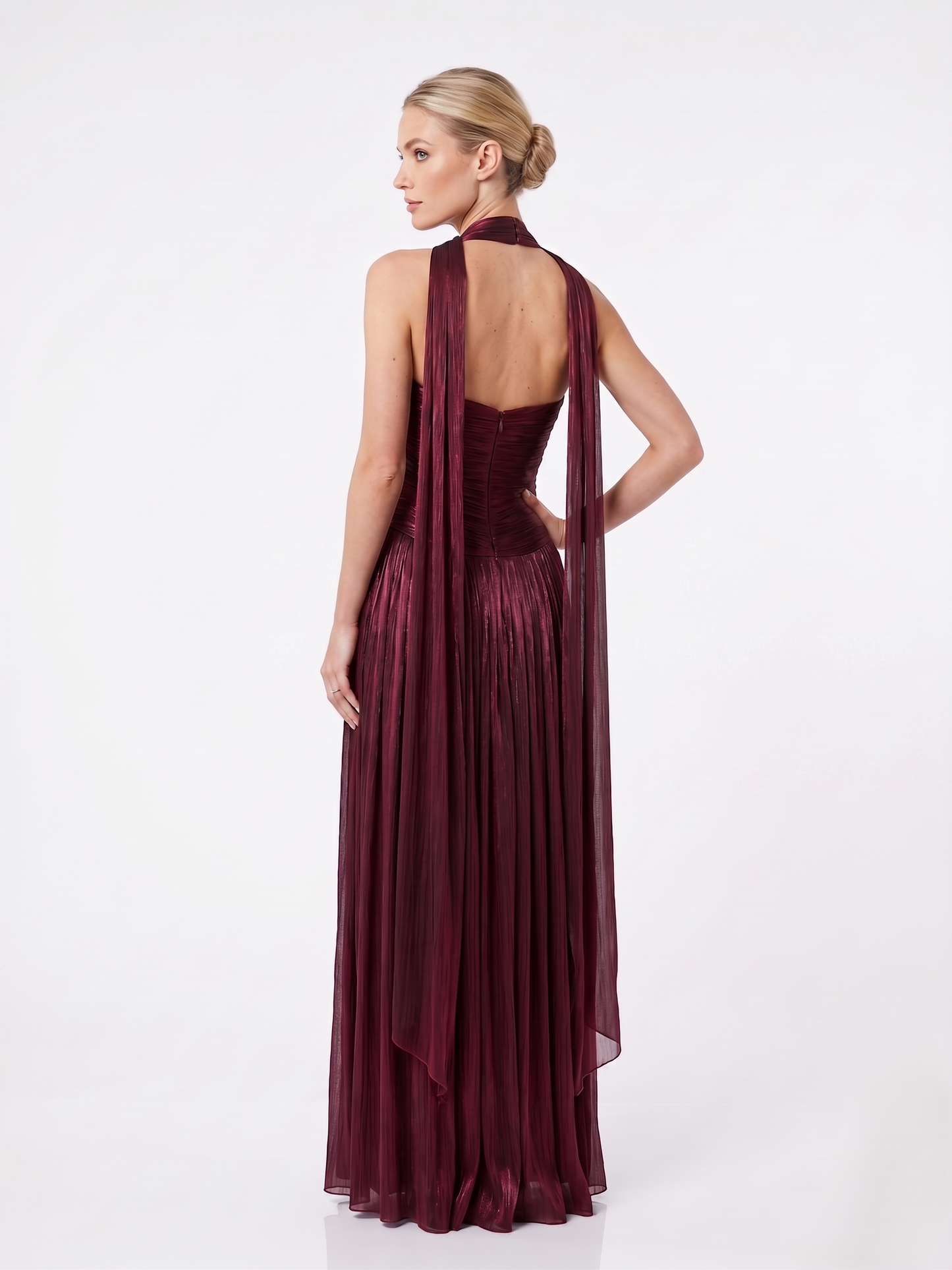 Elegantes trägerloses Plissee-Abendkleid mit Strassbesatz in Taupe Beschreibung: 402