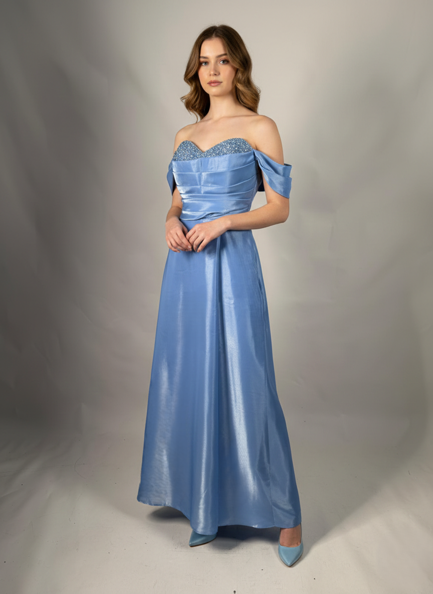 Langes Satin-Abendkleid mit Herz-Ausschnitt und Steinverzierung E356