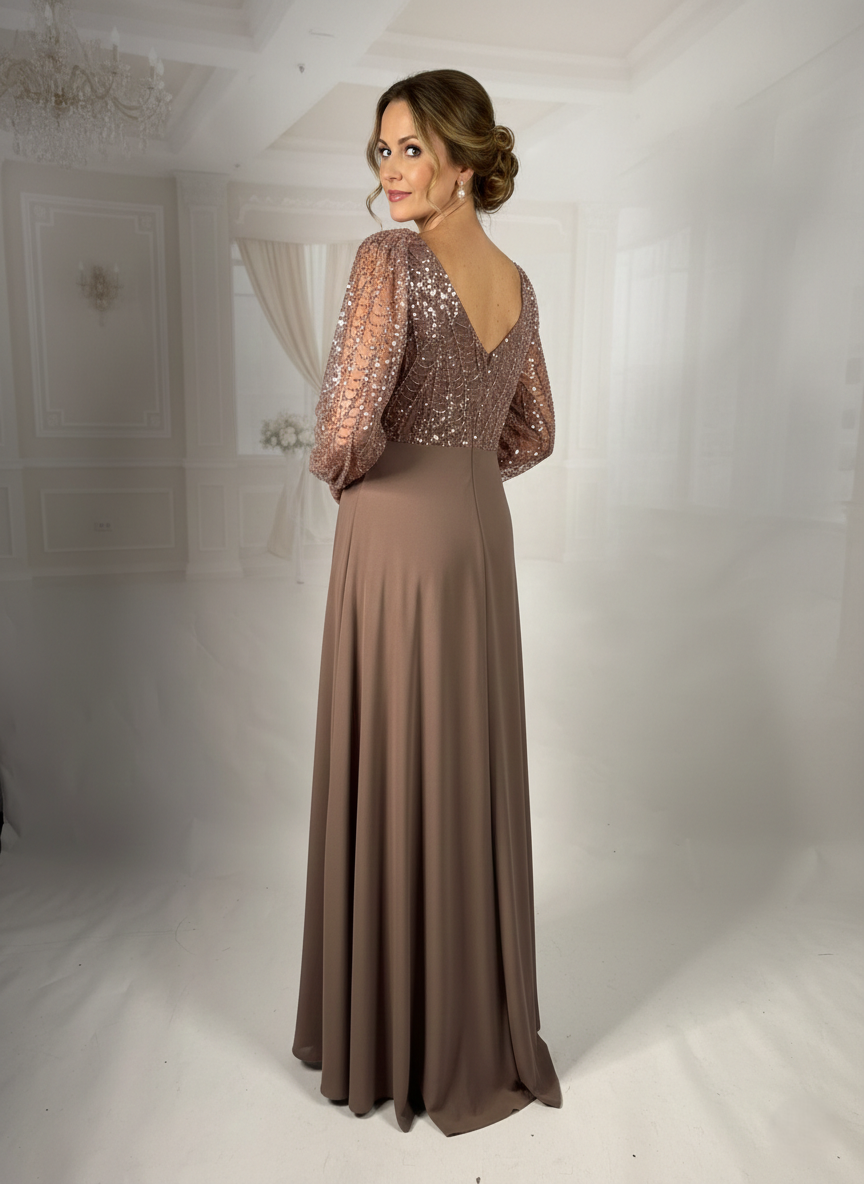 Langärmeliges Abendkleid mit Pailletten und Schlitz E365