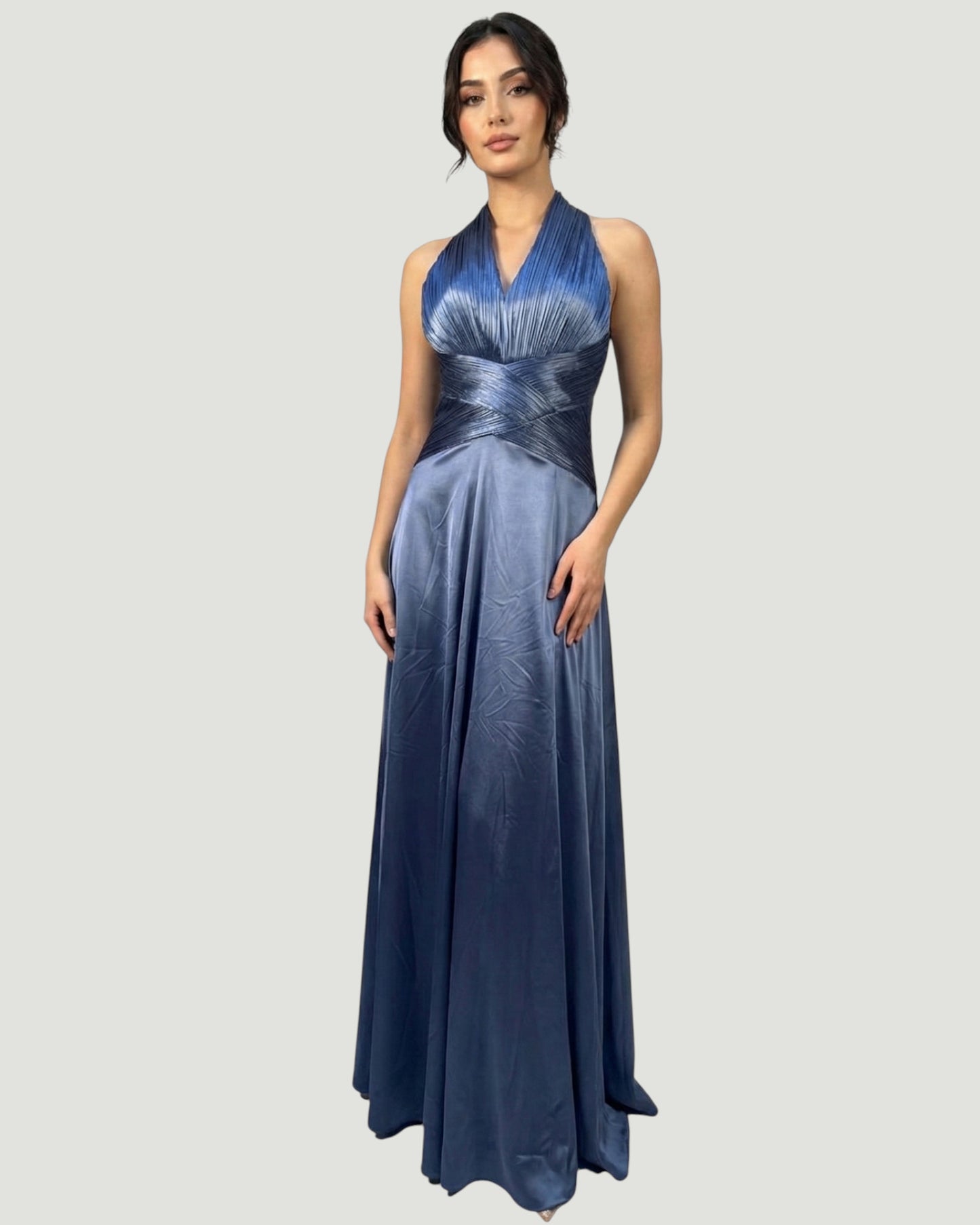 Elegantes Satin-Abendkleid mit Plissee E296