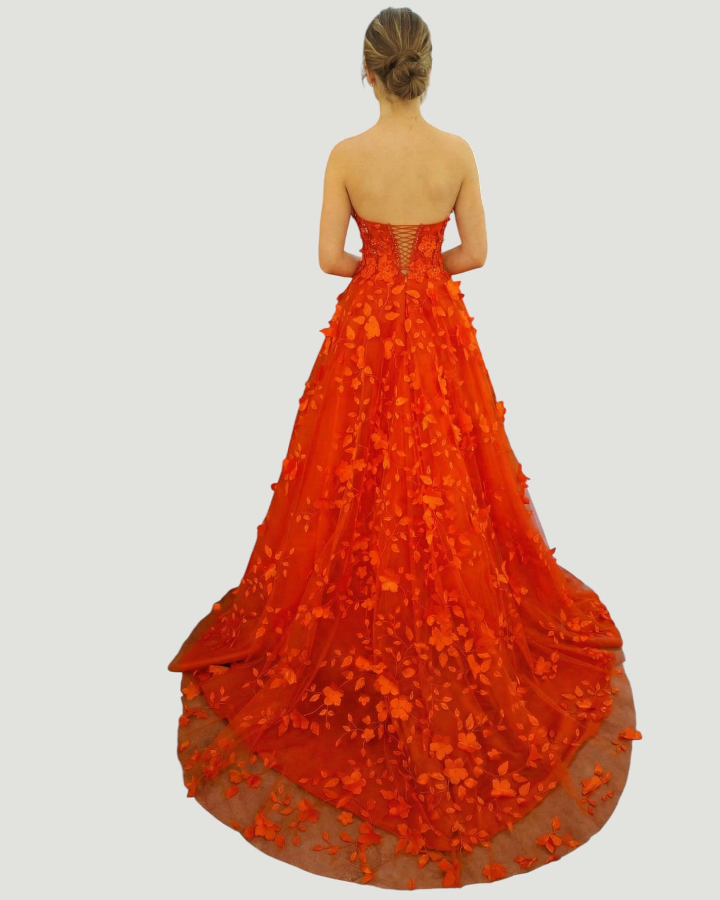 Trägerloses Tüll-Abendkleid mit 3D-Blüten - E304