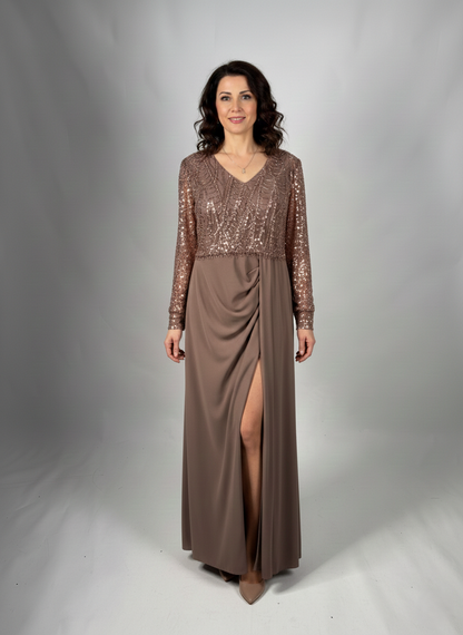 Langärmeliges Abendkleid mit Pailletten und Schlitz E365