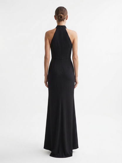 Aus leichtem Chiffon gefertigt, überzeugt dieses Kleid mit einem fließenden Schnitt E336