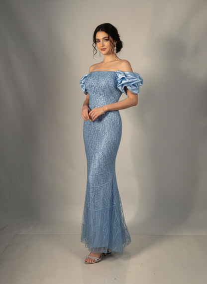 Aus leichtem Chiffon gefertigt, überzeugt dieses Kleid mit einem fließenden Schnitt E337