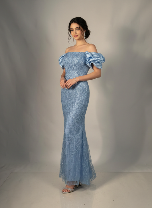 Aus leichtem Chiffon gefertigt, überzeugt dieses Kleid mit einem fließenden Schnitt E337