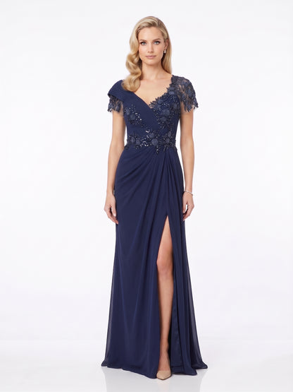 Elegantes marineblaues Abendkleid mit floralen Applikationen und Beinschlitz Beschreibung: e403