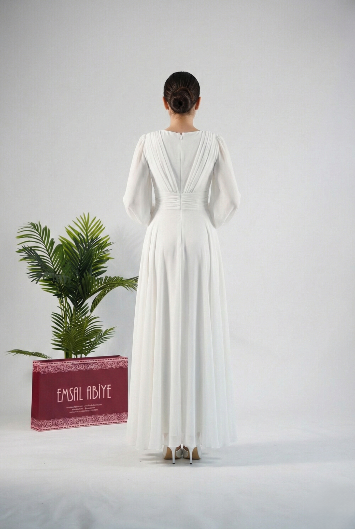 Chiffon-Abendkleid mit V-Ausschnitt und langen Ärmeln E348