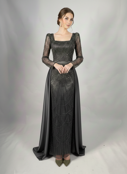 Langes Schwarzes Abendkleid mit Eckigem Ausschnitt und Transparenten Ärmeln E352