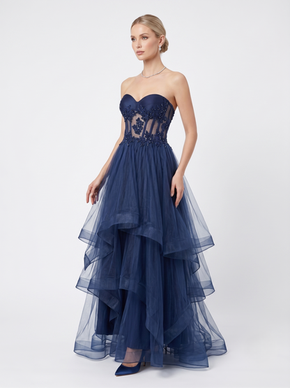 Produktbeschreibung: Ein atemberaubendes Abendkleid, das für einen unvergesslichen Auftritt sorgt. E330