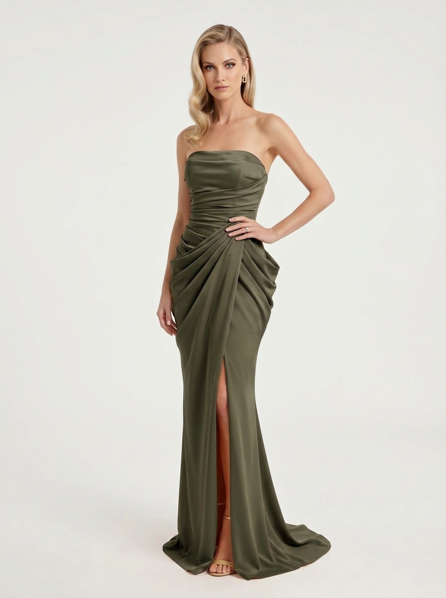 Elegantes trägerloses Satin-Abendkleid mit Drapierung und hohem Beinschlitz in Khakigrün Beschreibung: e425