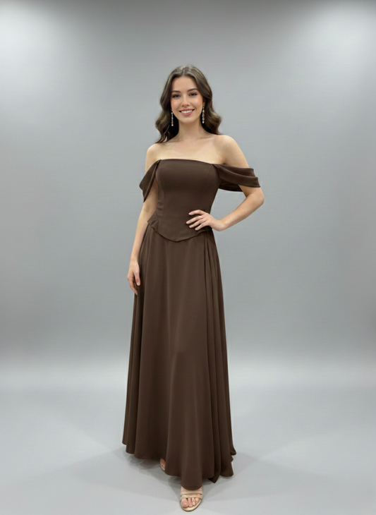 Dieses Design vereint moderne und klassische Elemente mit einem betonten Ausschnitt E327