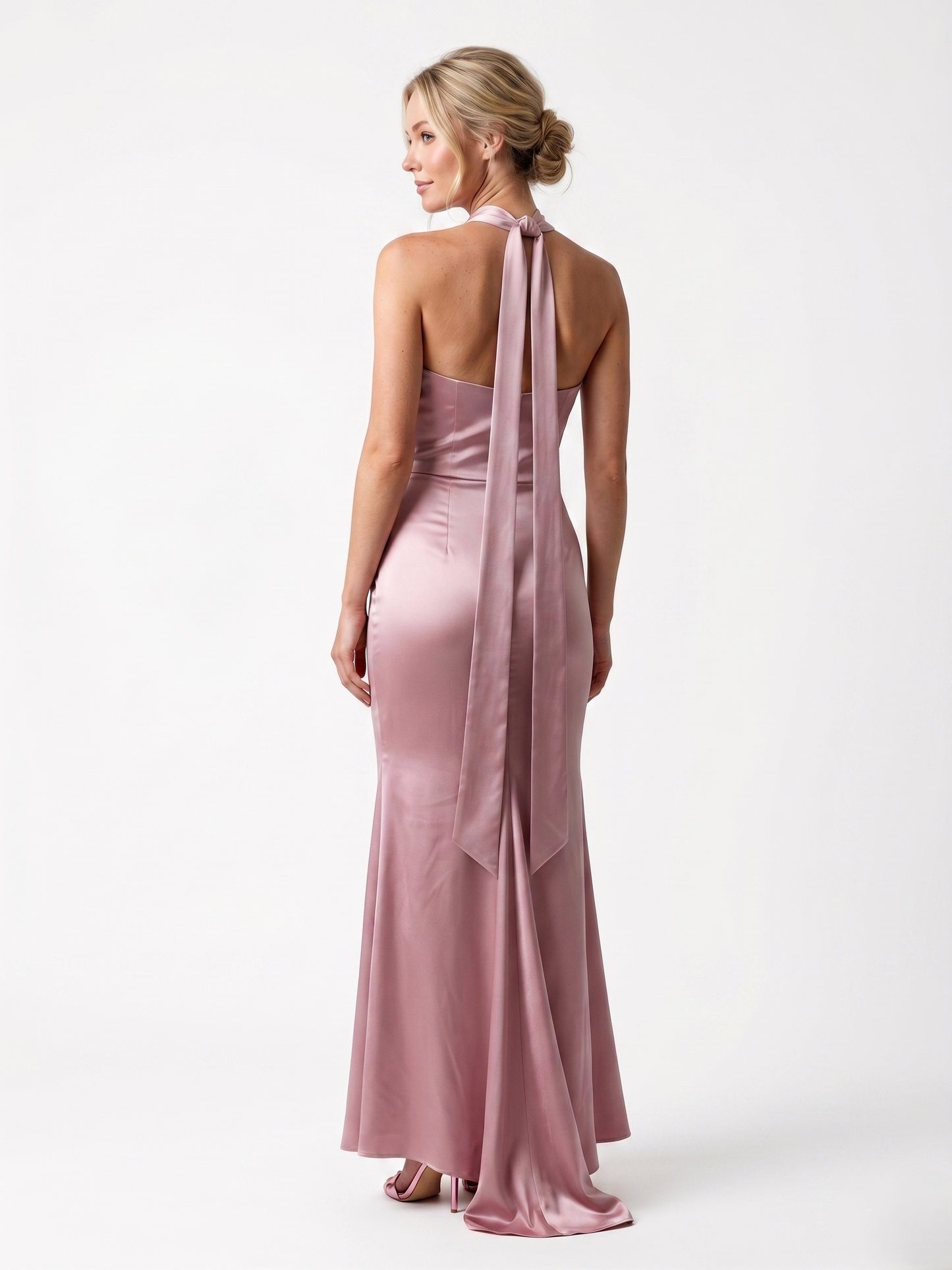 Satinabendkleid mit Wasserfallausschnitt   E283