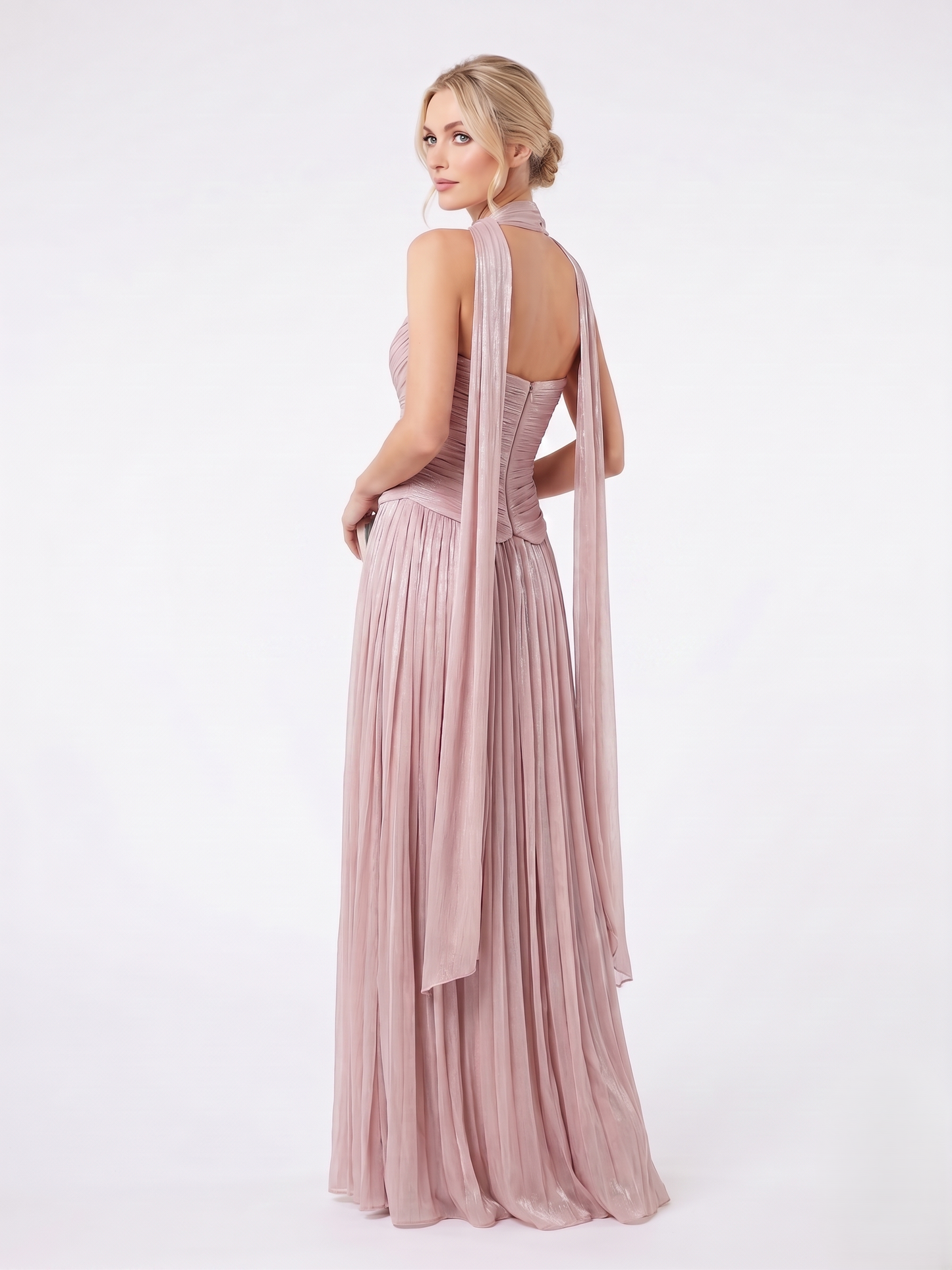 Elegantes trägerloses Plissee-Abendkleid mit Strassbesatz in Taupe Beschreibung: 402