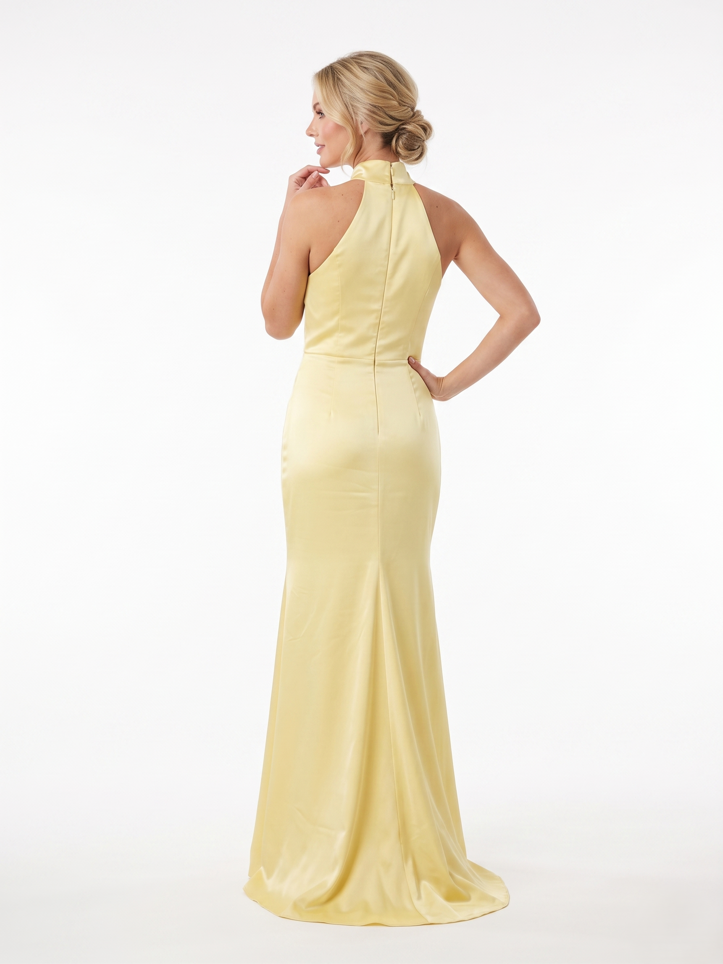 Drapiertes Satin-Kleid mit Neckholder - E277