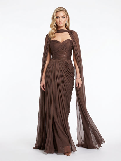 Elegantes, drapiertes Abendkleid in schimmerndem Champagner mit Umhang e415
