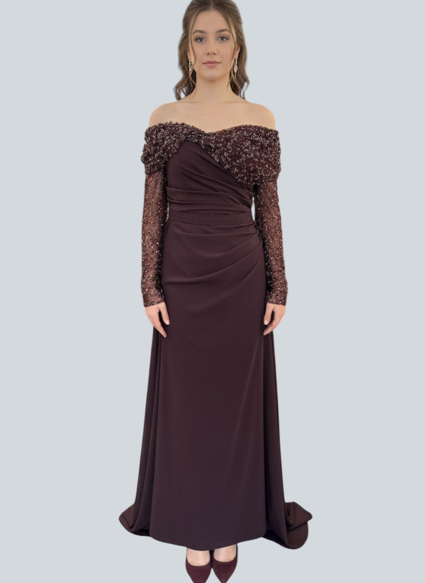 Schulterfreies Kleid mit Perlenbestickung - E270