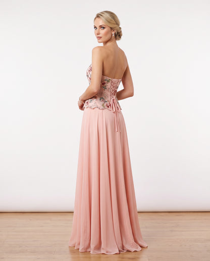 Trägerloses Abendkleid mit floralem Schößchen-Oberteil in Zartrosa Beschreibung: e409