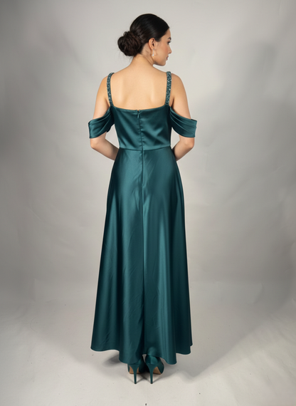 Langes Satin-Abendkleid mit Drapiertem Oberteil E355
