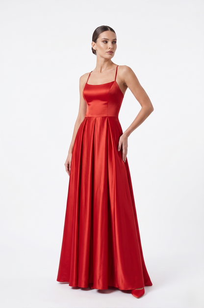 Elegantes Satin-Abendkleid mit Schlitz E310