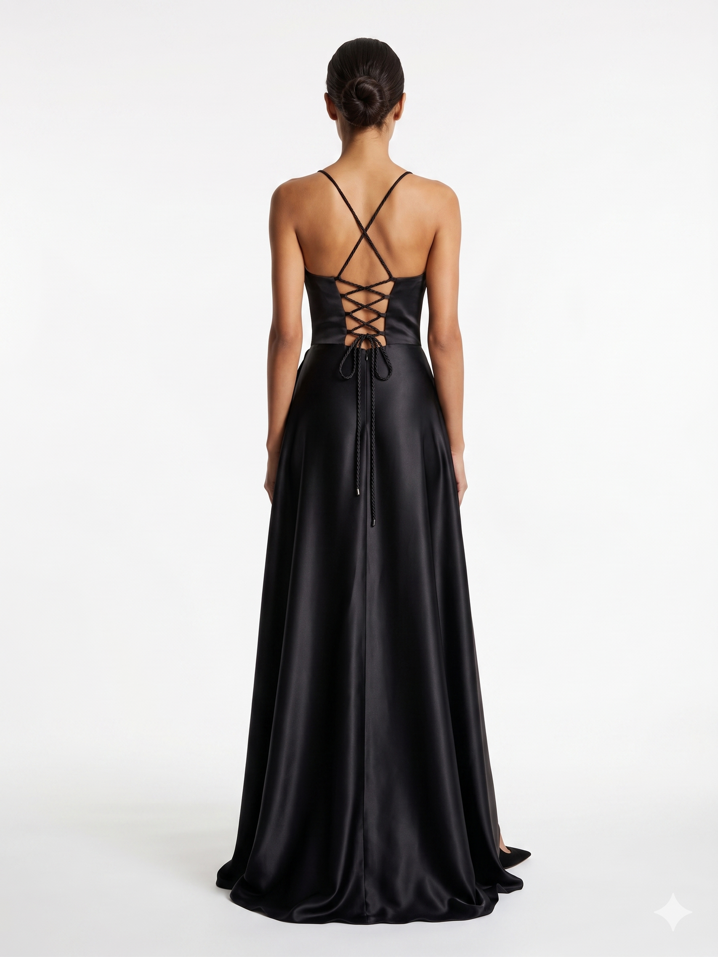 Satin-Abendkleid mit Wasserfall-Ausschnitt - E301
