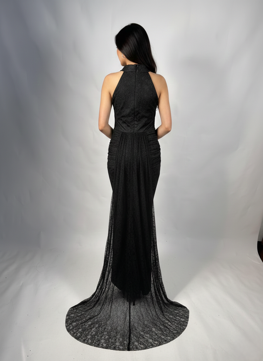 Langes Abendkleid mit Drapierung und Neckholder E369