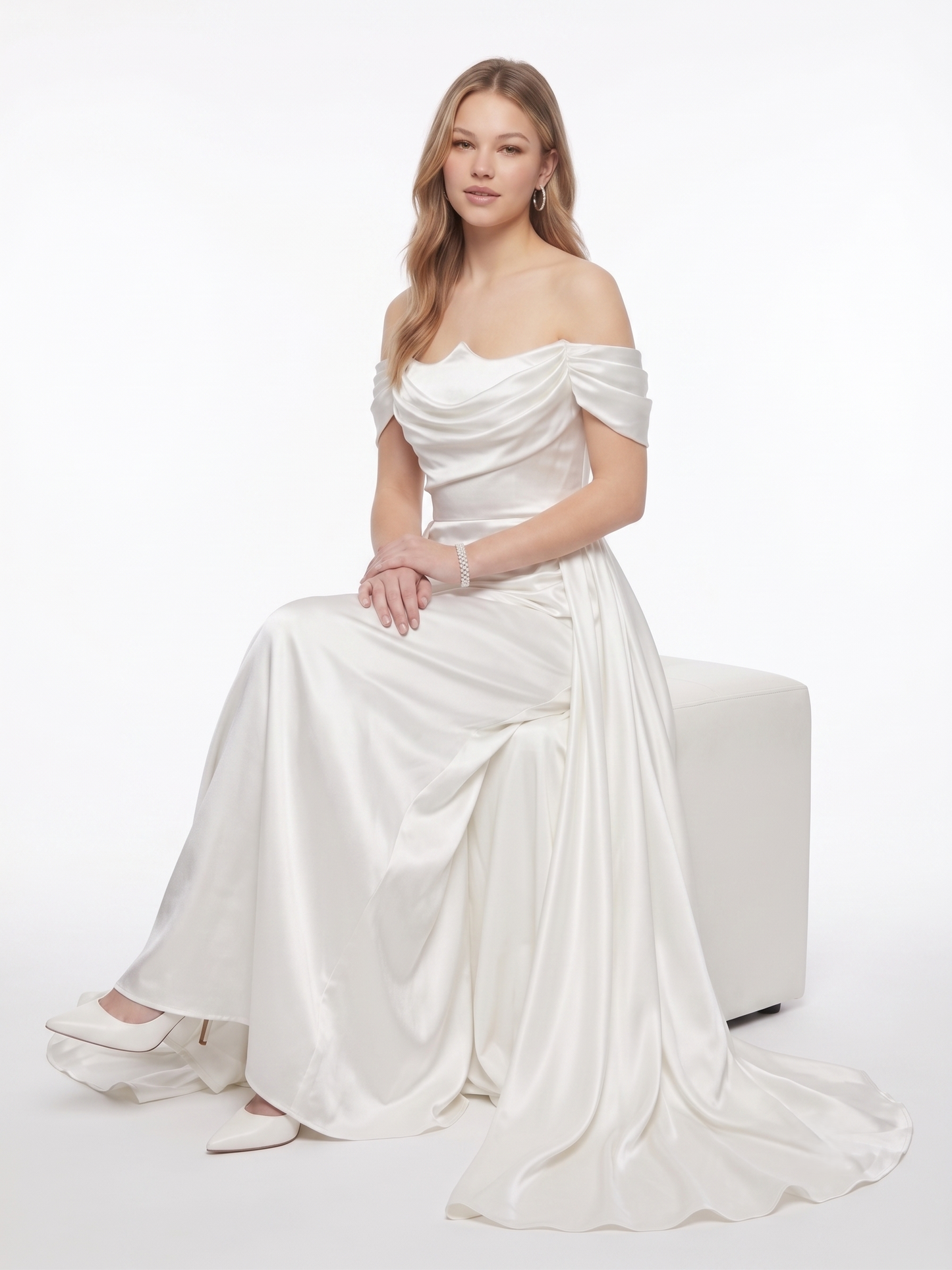 Langes Abendkleid mit U-Boot-Ausschnitt und Drapierung E370