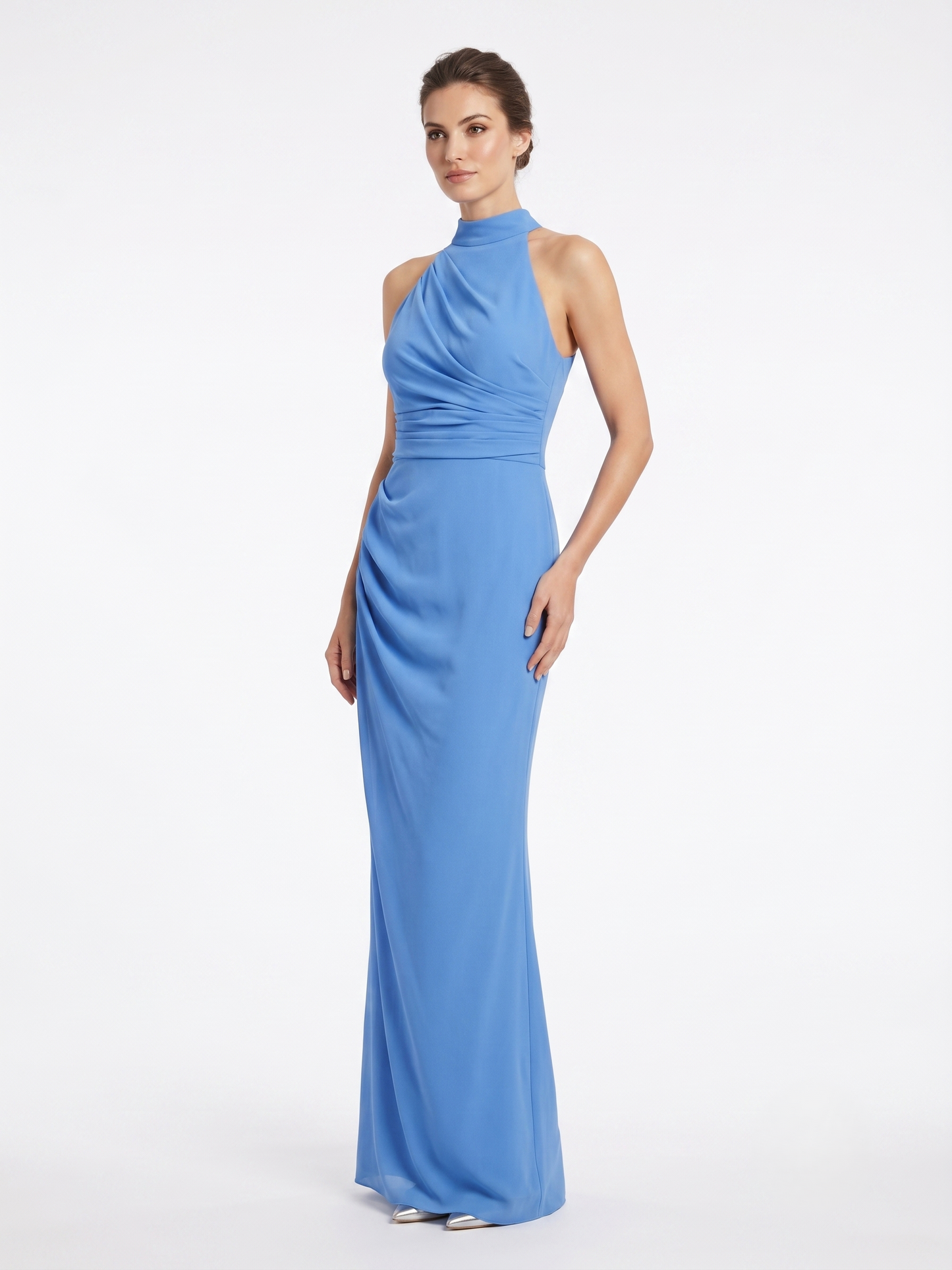 Aus leichtem Chiffon gefertigt, überzeugt dieses Kleid mit einem fließenden Schnitt E336