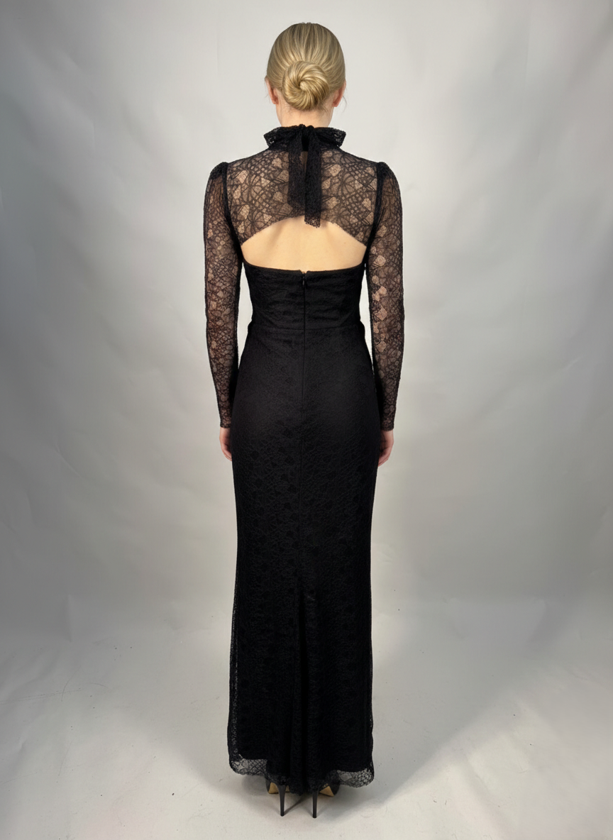 Langes Spitzenabendkleid mit Drapierung E372