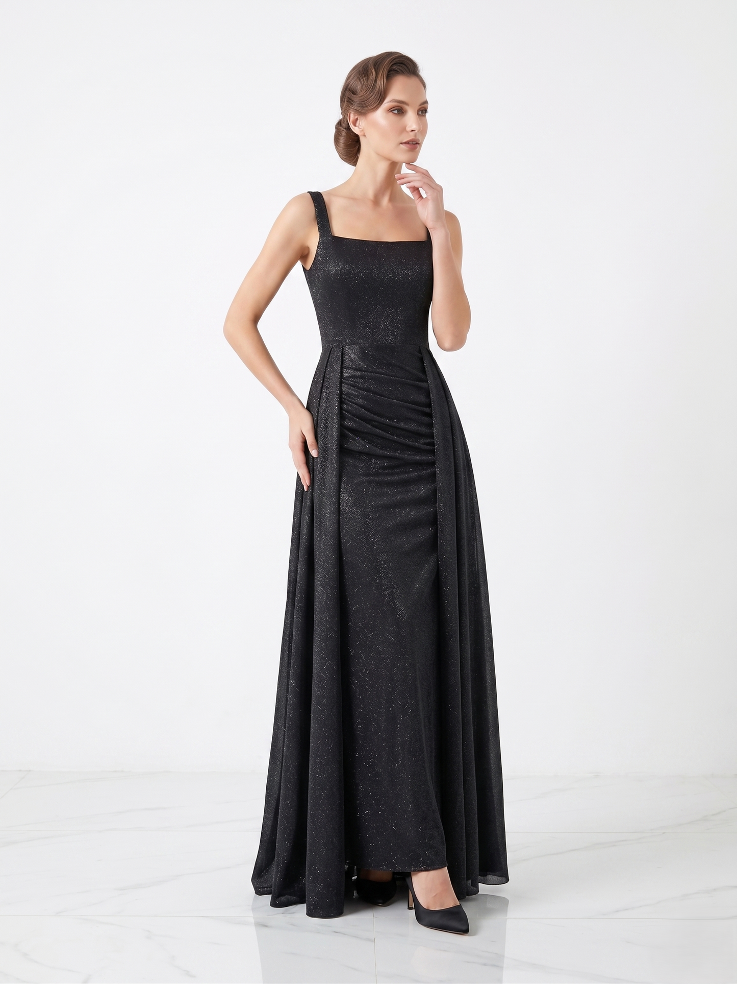 Schimmerndes Abendkleid mit Eckigem Ausschnitt - E295