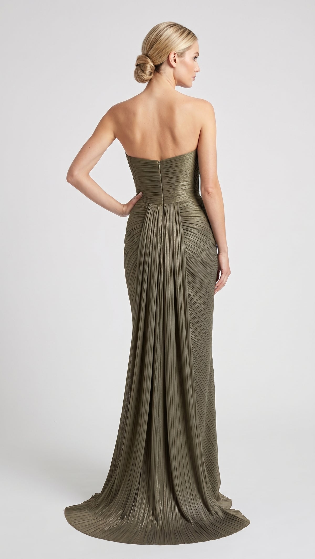 Elegantes Plissee-Abendkleid in Marineblau mit Umhang und Blumenapplikation Beschreibung:e413