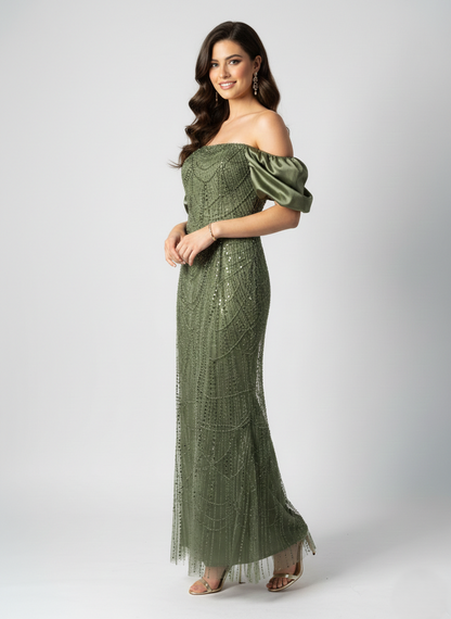 Aus leichtem Chiffon gefertigt, überzeugt dieses Kleid mit einem fließenden Schnitt E337