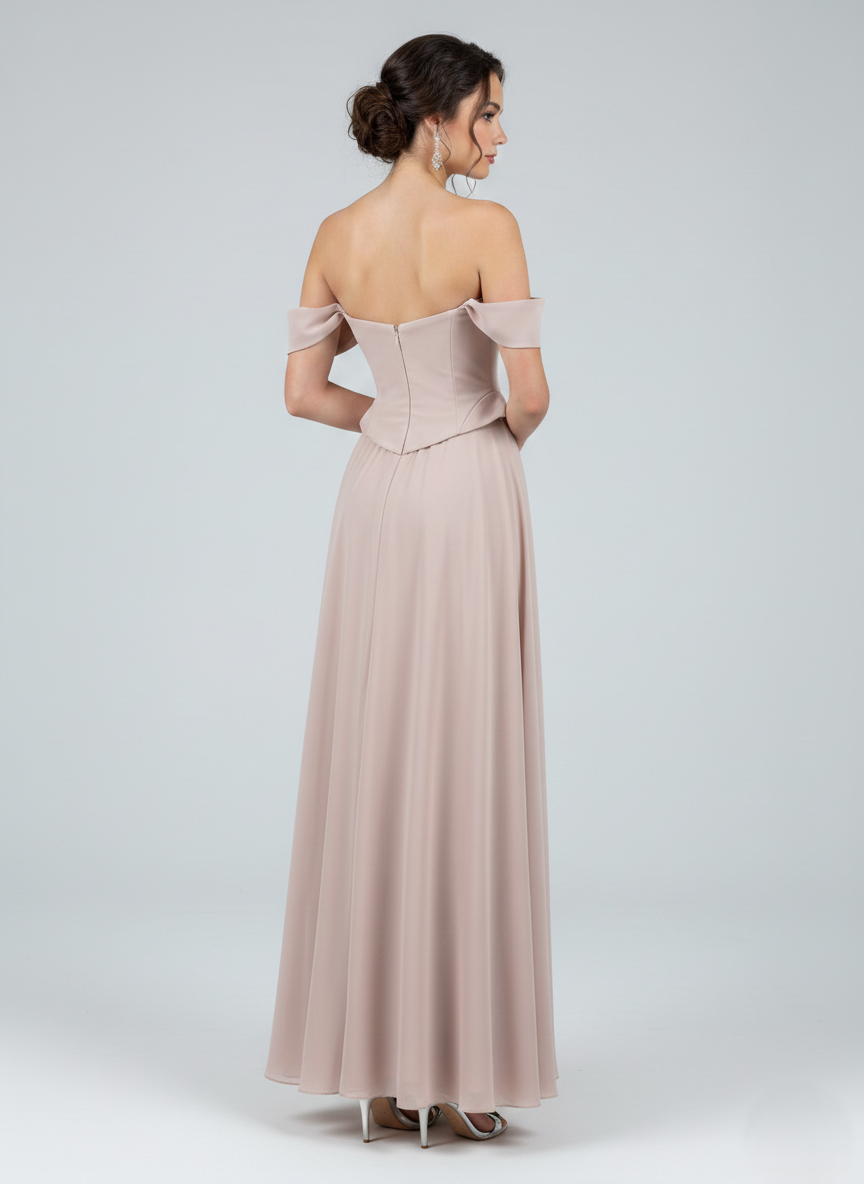 Dieses Design vereint moderne und klassische Elemente mit einem betonten Ausschnitt E327