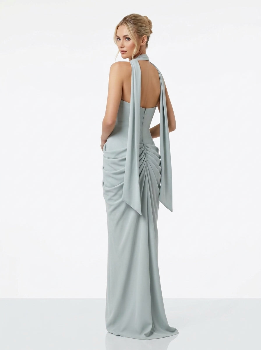 Elegantes trägerloses Satin-Abendkleid mit Drapierung und hohem Beinschlitz in Khakigrün Beschreibung: e425