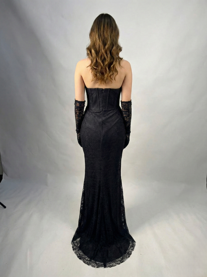 Trägerloses langes Abendkleid mit Handschuhen E373