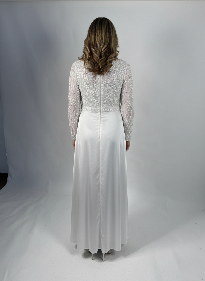 Langes Abendkleid mit Stickerei und transparenten Tüllärmeln E368