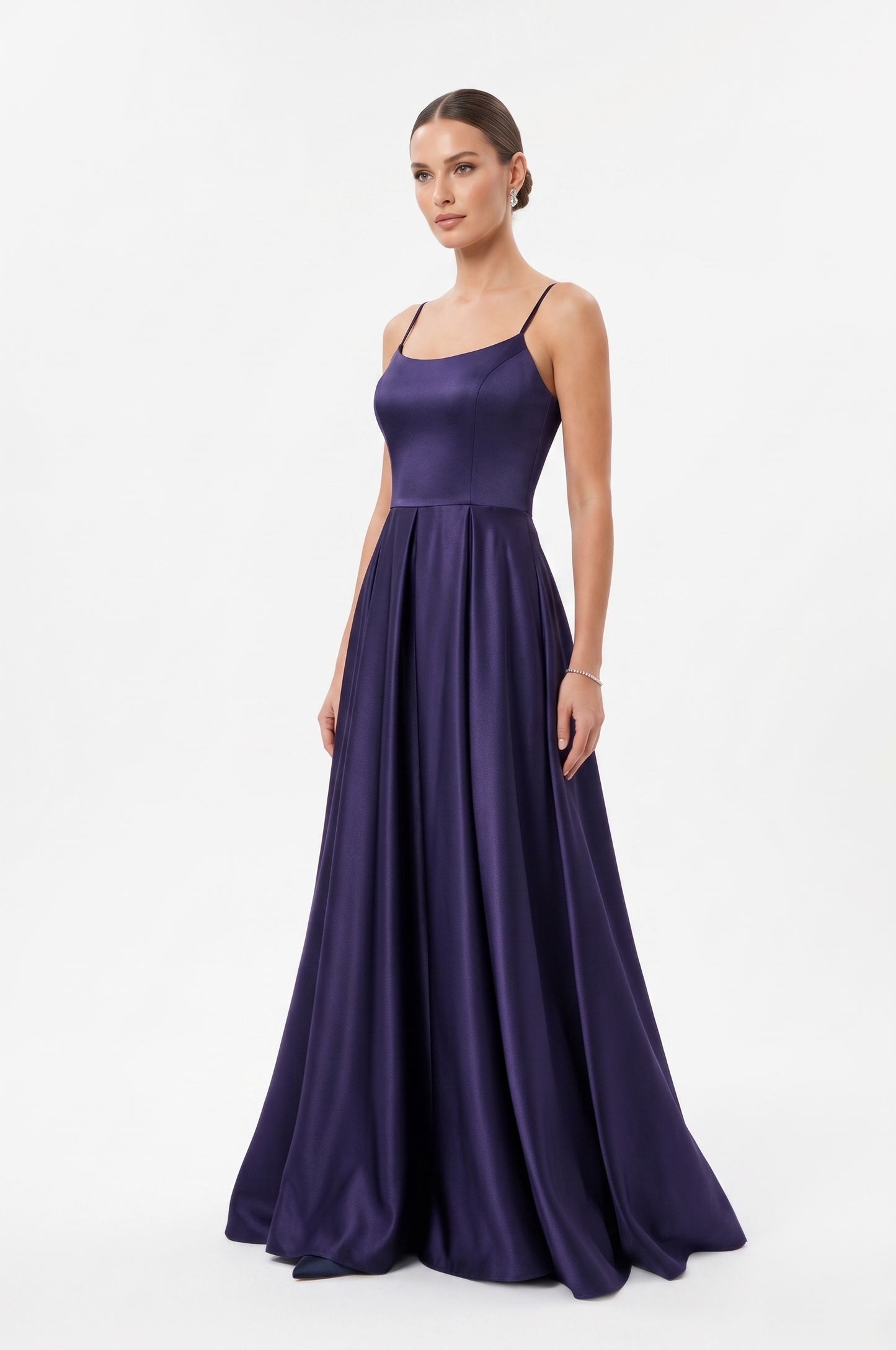 Elegantes Satin-Abendkleid mit Schlitz E310