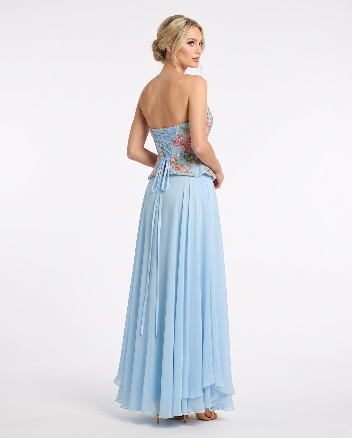 Trägerloses Abendkleid mit floralem Schößchen-Oberteil in Zartrosa Beschreibung: e409