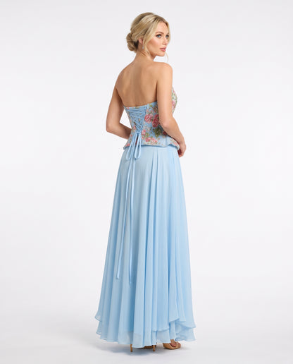 Trägerloses Abendkleid mit floralem Schößchen-Oberteil in Zartrosa Beschreibung: e409